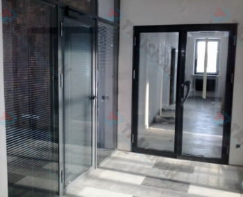 Офисные алюминиевые перегородки и двери